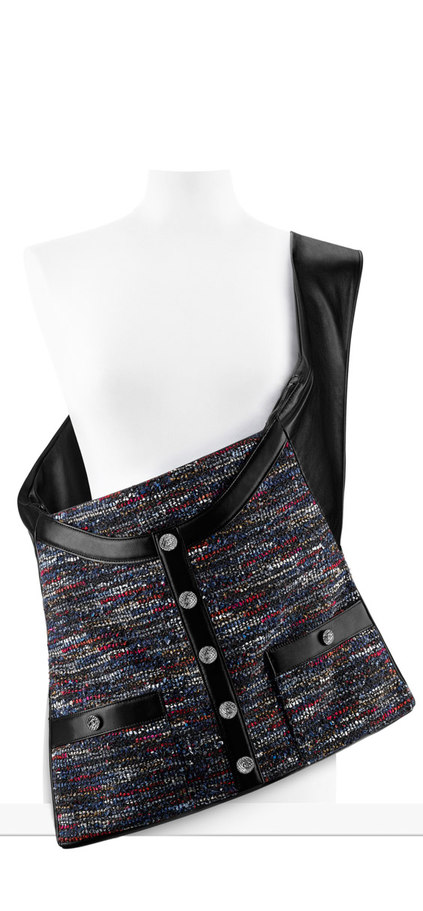 girl_nbsp_chanel_bag-grid-center.jpg.fashionImg.hi (1)