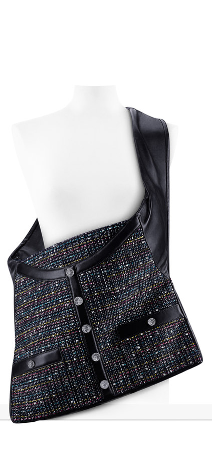 girl_nbsp_chanel_bag-grid-center.jpg.fashionImg.hi (2)