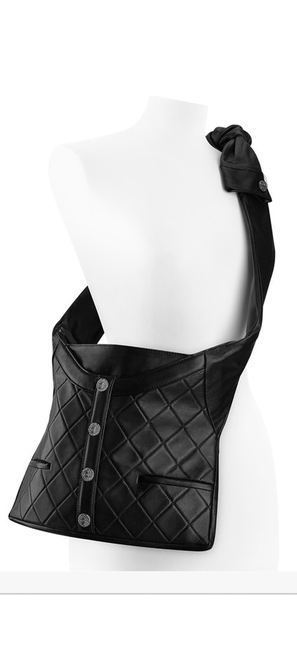 girl_nbsp_chanel_bag-grid-center.jpg.fashionImg.hi (5)