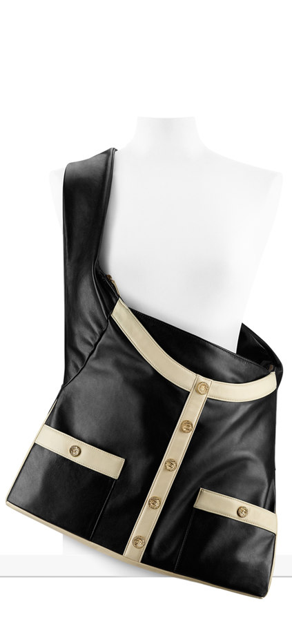 girl_nbsp_chanel_bag-grid-center.jpg.fashionImg.hi