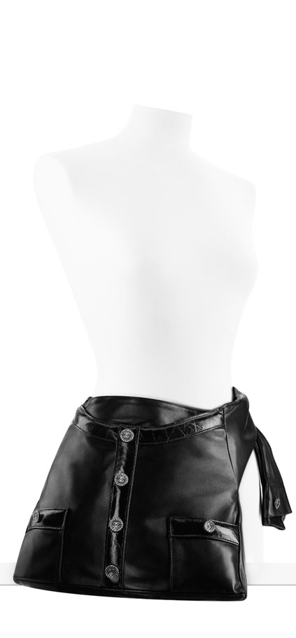 girl_nbsp_chanel_small-grid-center.jpg.fashionImg.hi (1)