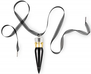 louboutin_lipstick_pendant_news1
