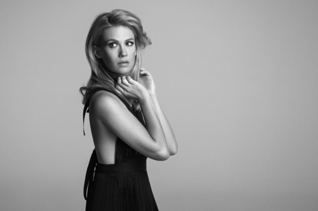JanuaryJonesBTSKerastase_WMag3-634x420