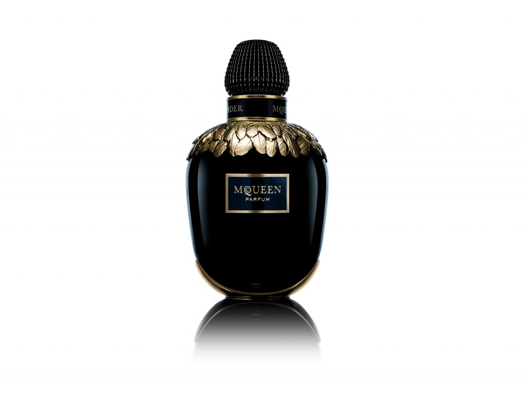 AMQ_PARFUM_WHITEBACKGROUND_HR