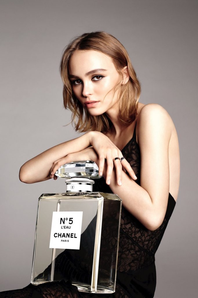 Lily-Rose-Depp-Chanel-Leau-No-5