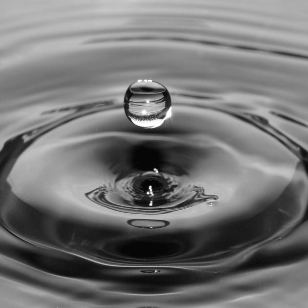 black-and-white-waves-close-up-view-circle_630