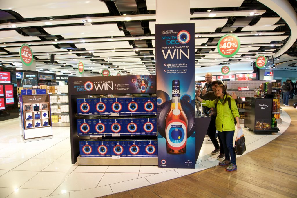 martell-la-french-touch-by-cassius-activation-in-london-heathrow-airport-3