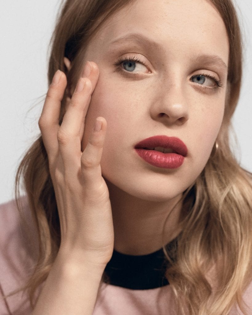 Burberry launches Lip Velvet Crush with Iris Law Duty Free Hunter