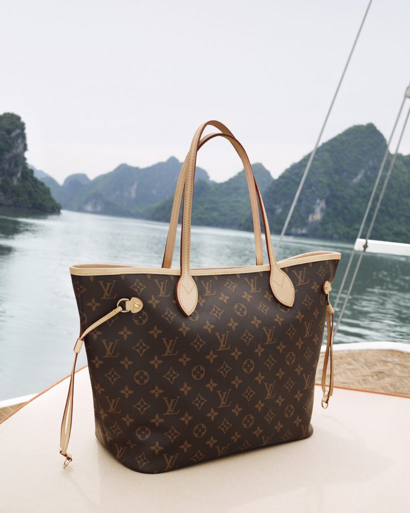 Louis Vuitton Carryall Bag Campaign (Louis Vuitton)