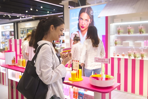 LANCÔME activates SUMMER MODE at Istanbul Airport